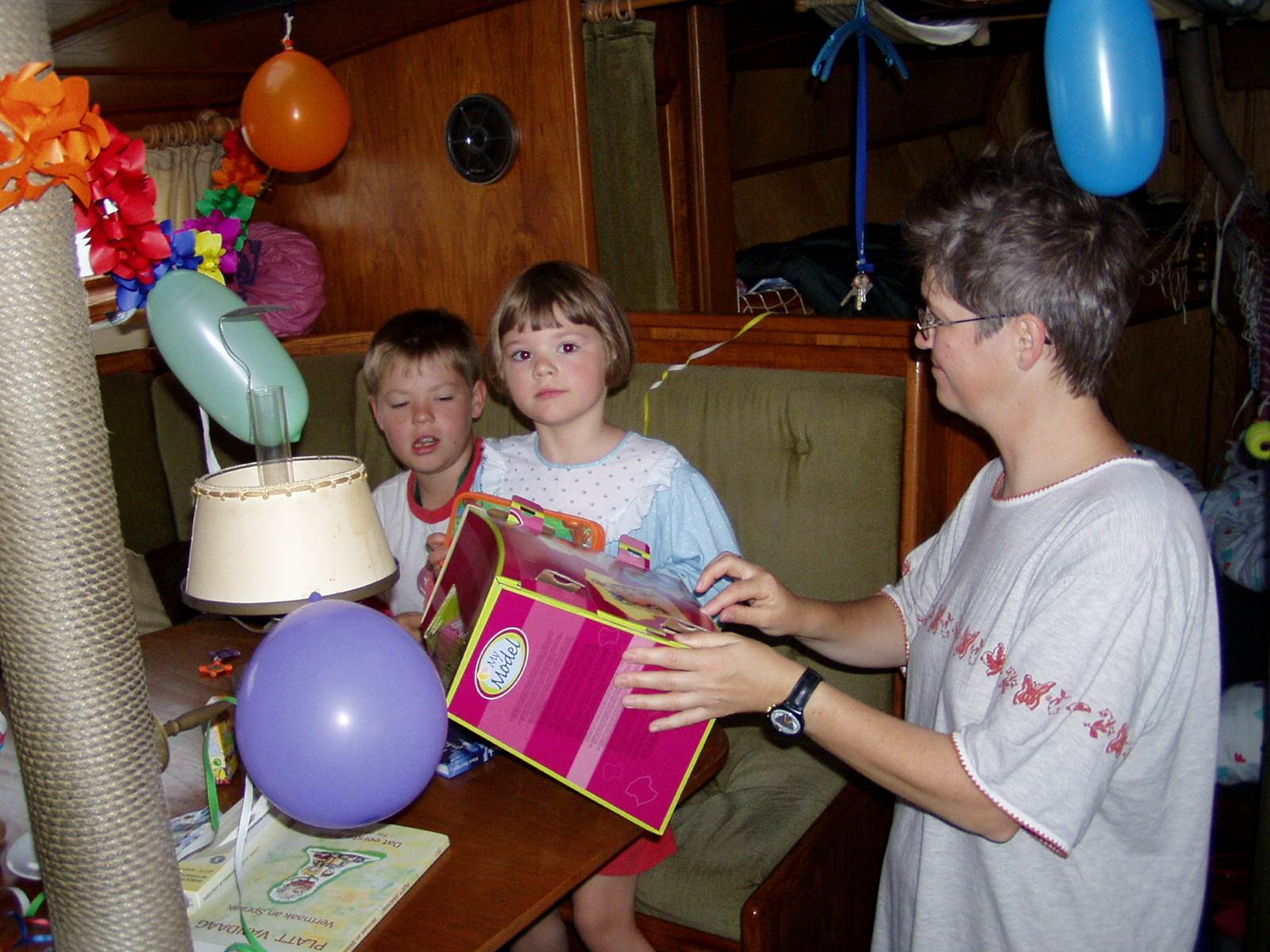 2BC94920 3470 482C AA7A E3A88B3CF794p7300343