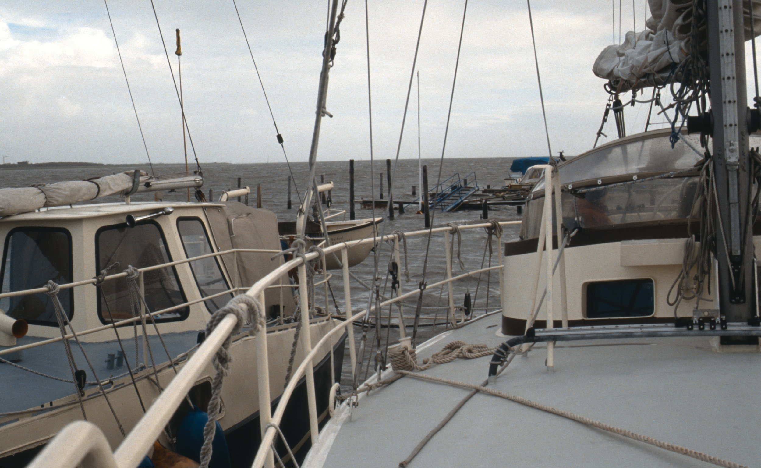 6774522D 330B 4EA3 9301 5342F2B5FE522020 03 04 1030