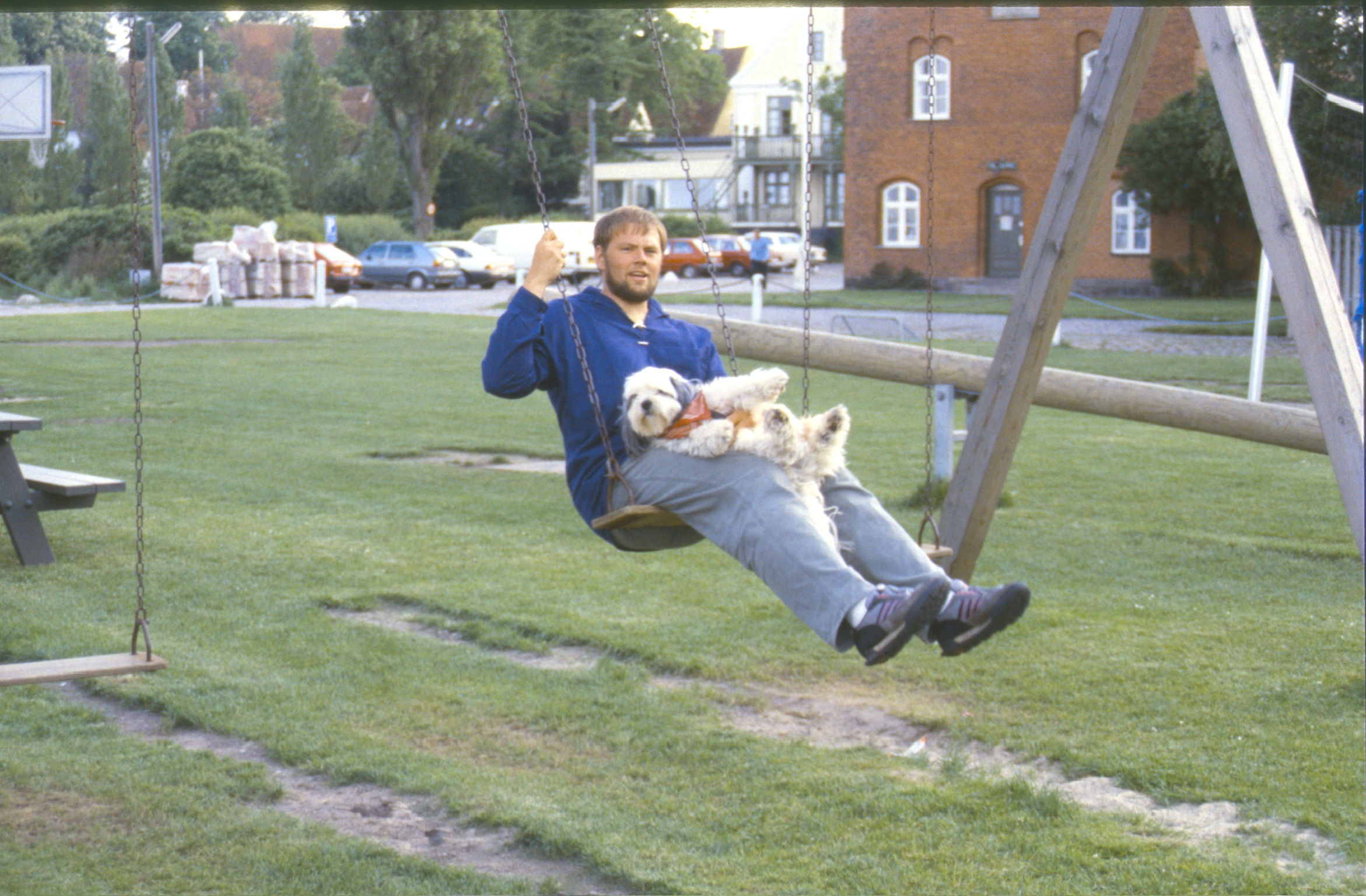 CB09EBC1 E4DB 413A 9FAC 3AA8513AA7F32020 02 08 0033